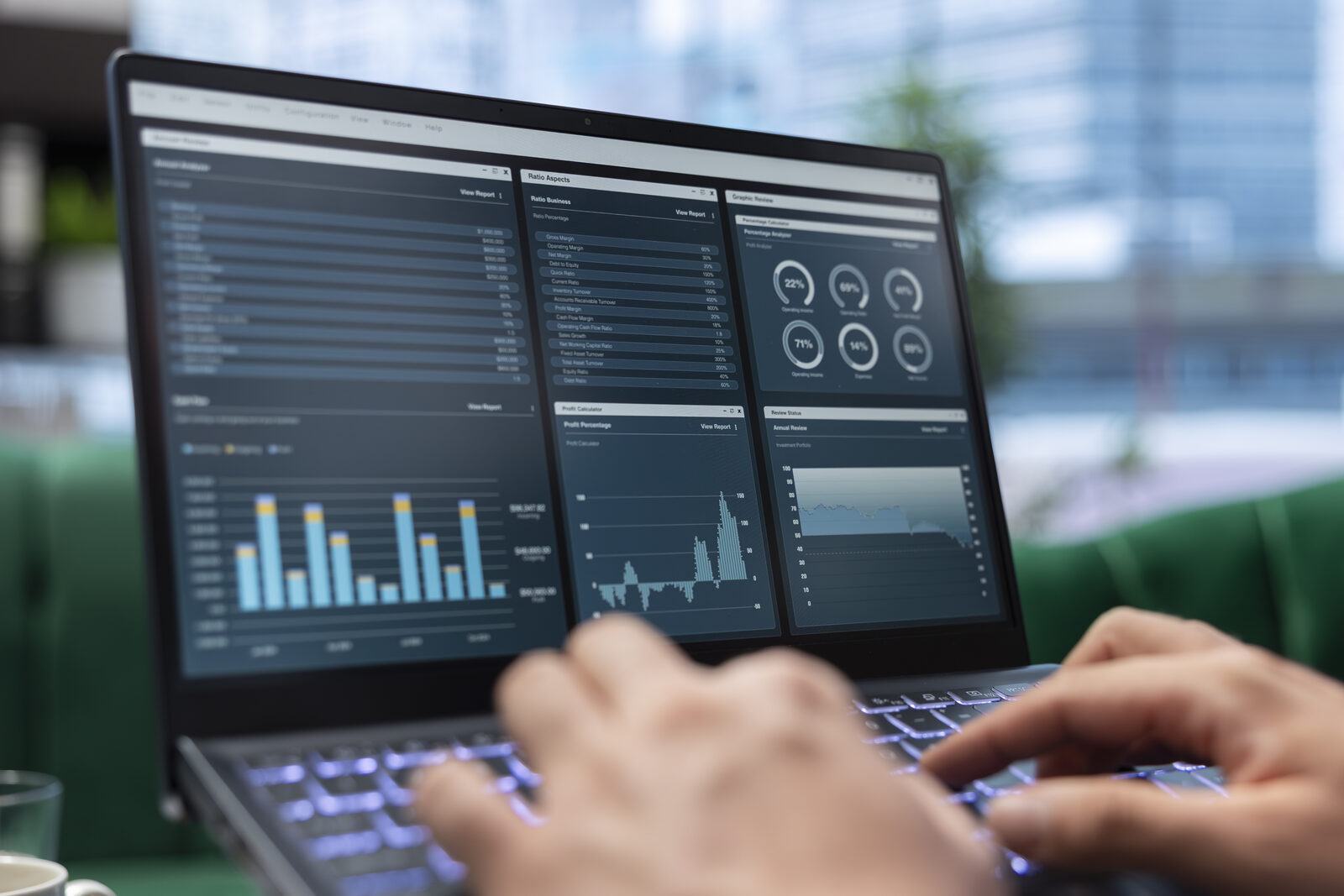 Cruscotto di controllo di gestione con indicatori e grafici